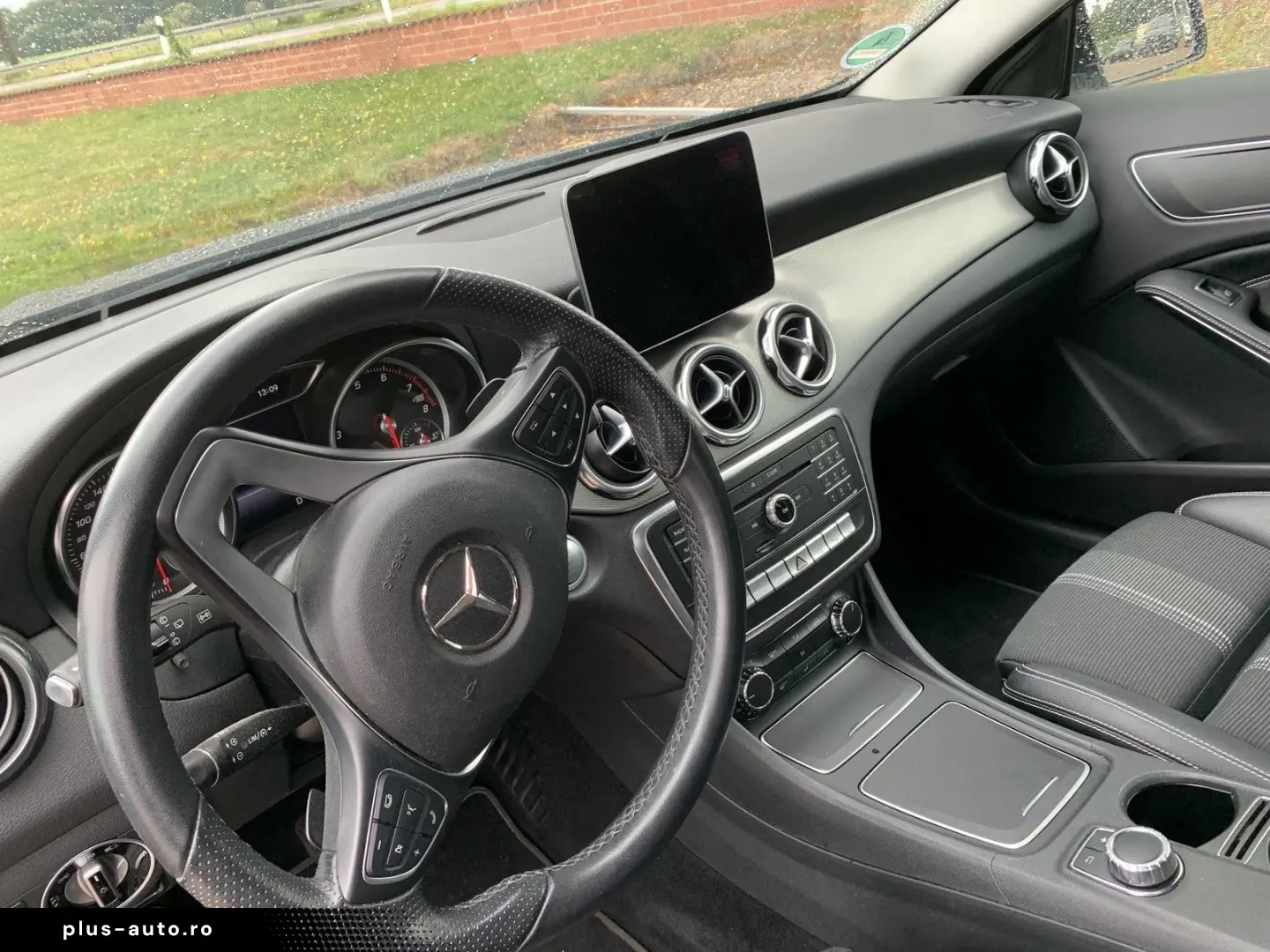 MERCEDES-BENZ GLA 180 Autom