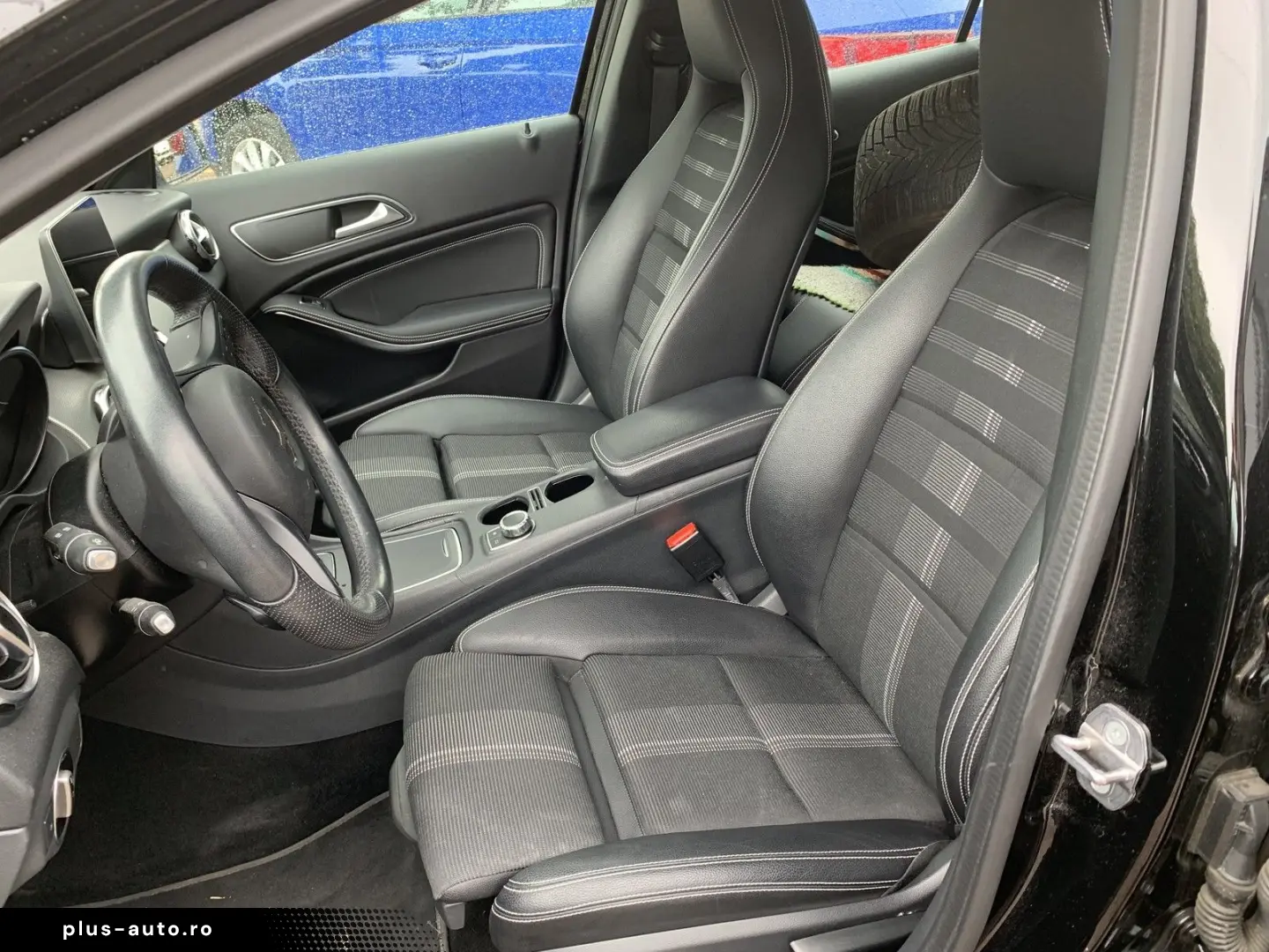 MERCEDES-BENZ GLA 180 Autom