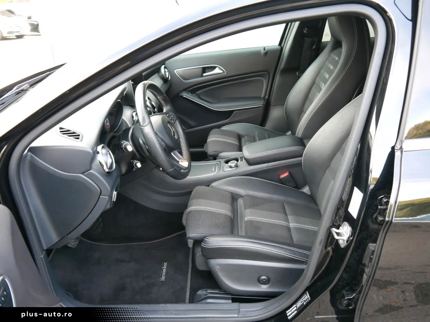 MERCEDES-BENZ GLA 180 URBAN NAVI LED MEMORY RFK AHK