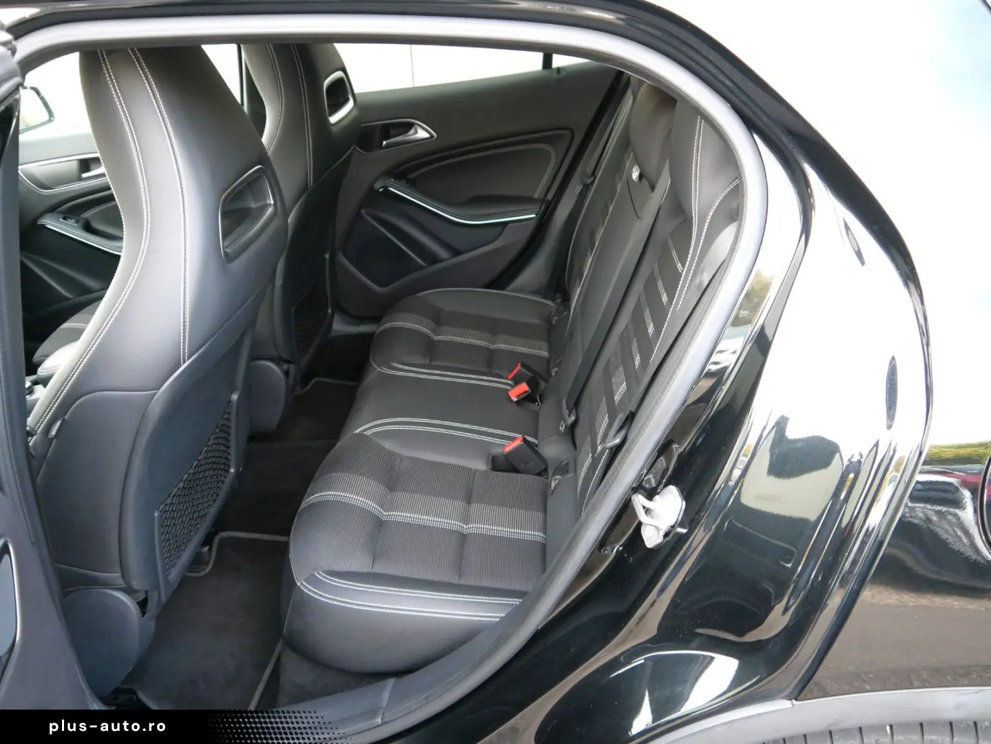 MERCEDES-BENZ GLA 180 URBAN NAVI LED MEMORY RFK AHK