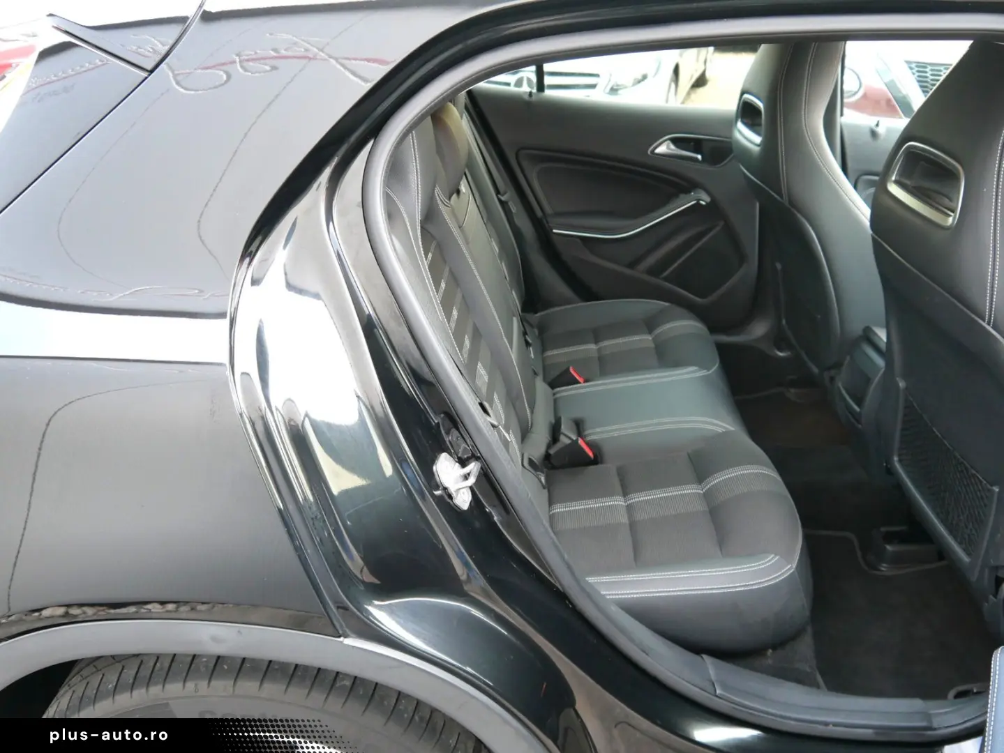MERCEDES-BENZ GLA 180 URBAN NAVI LED MEMORY RFK AHK