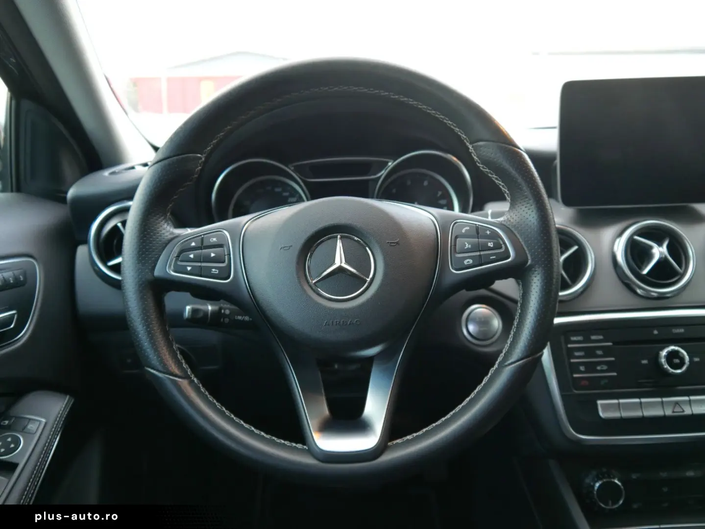 MERCEDES-BENZ GLA 180 URBAN NAVI LED MEMORY RFK AHK