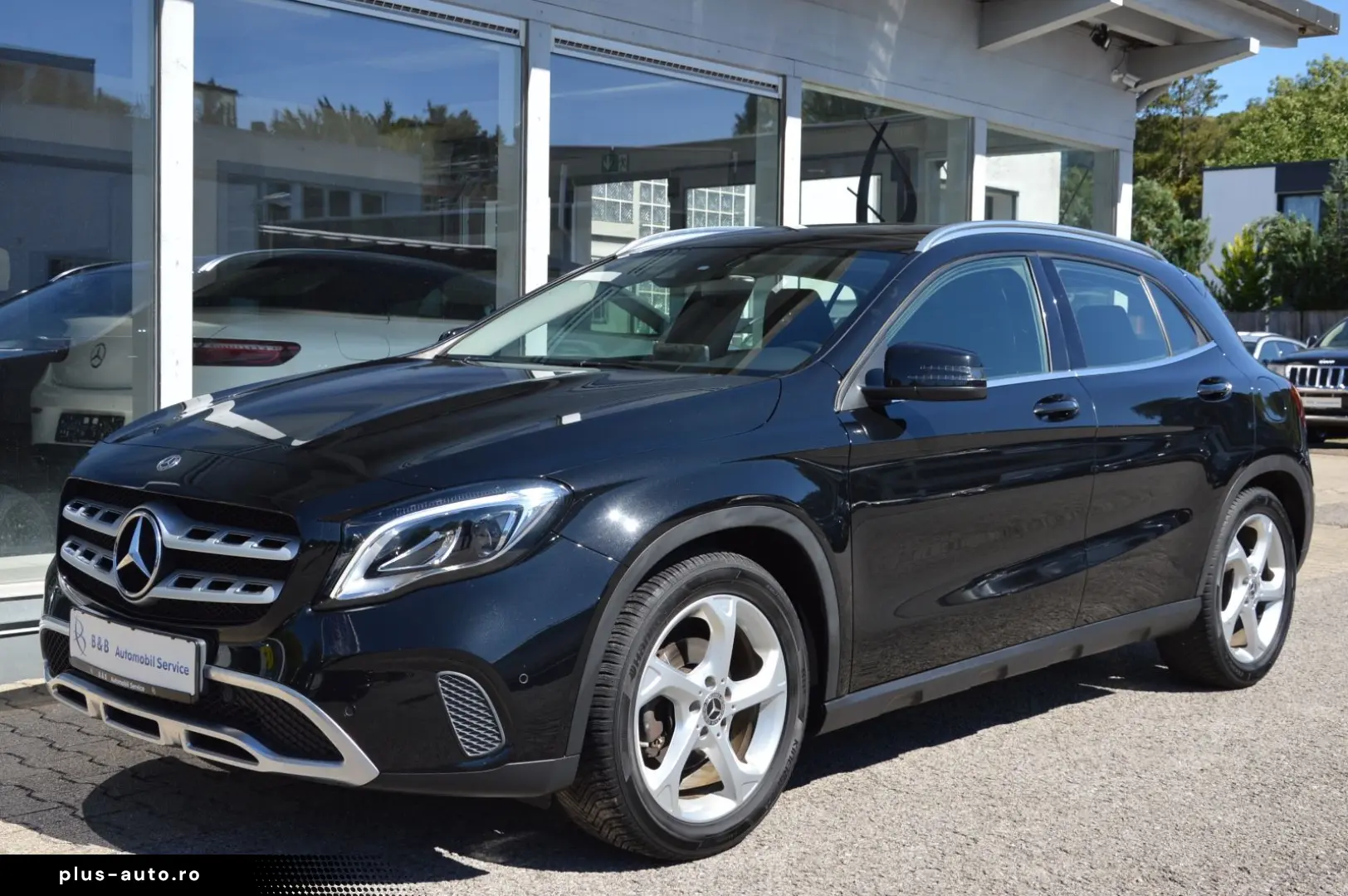 MERCEDES-BENZ GLA 180  NAVI CAM LED HIGH  KEYLESS
