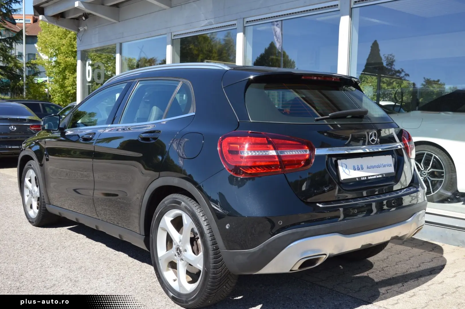 MERCEDES-BENZ GLA 180  NAVI CAM LED HIGH  KEYLESS