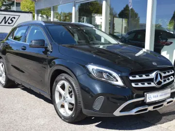 MERCEDES-BENZ GLA 180  NAVI CAM LED HIGH  KEYLESS