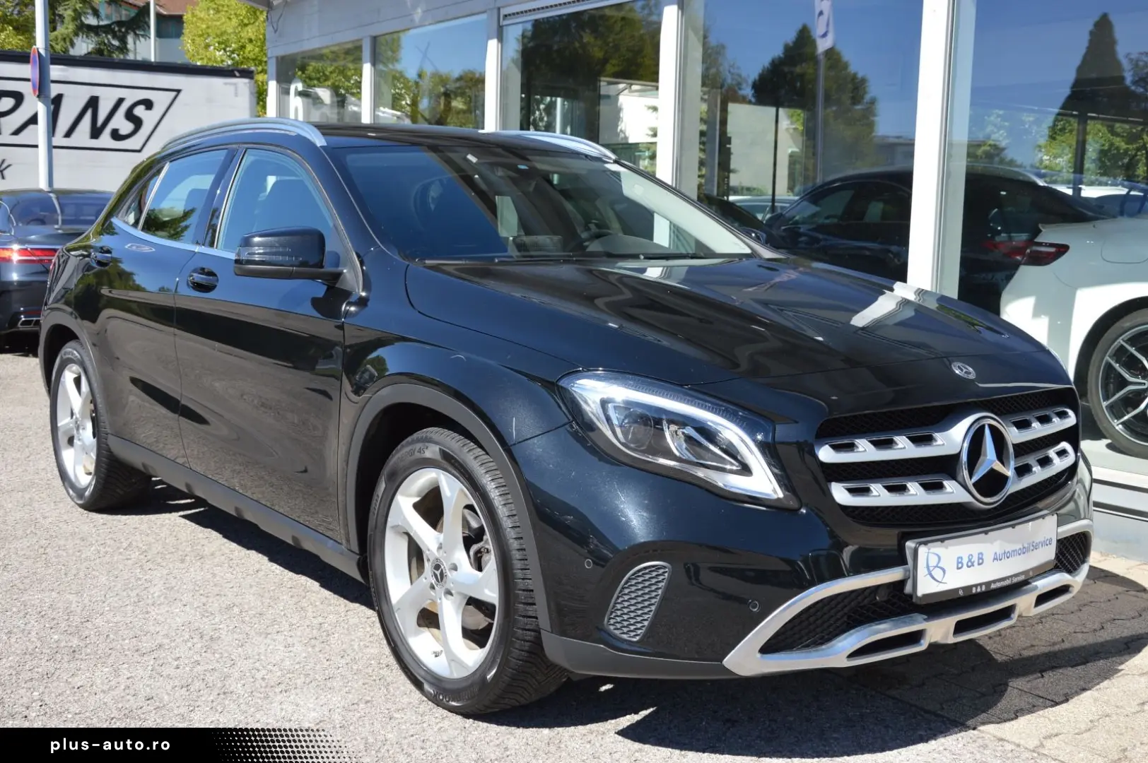 MERCEDES-BENZ GLA 180  NAVI CAM LED HIGH  KEYLESS