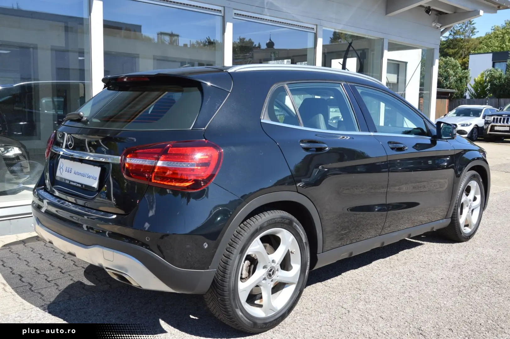 MERCEDES-BENZ GLA 180  NAVI CAM LED HIGH  KEYLESS