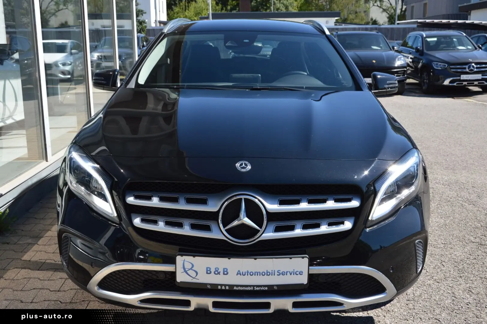 MERCEDES-BENZ GLA 180  NAVI CAM LED HIGH  KEYLESS
