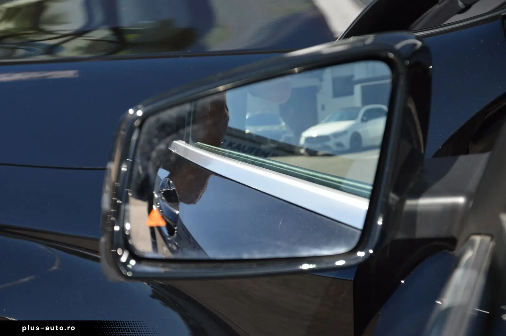 MERCEDES-BENZ GLA 180  NAVI CAM LED HIGH  KEYLESS
