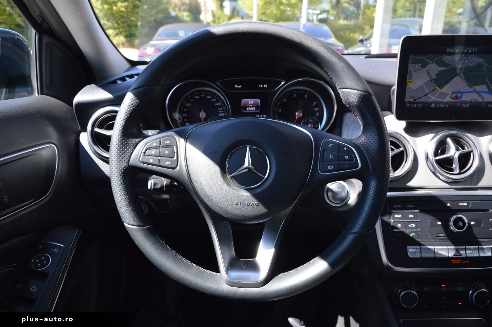 MERCEDES-BENZ GLA 180  NAVI CAM LED HIGH  KEYLESS