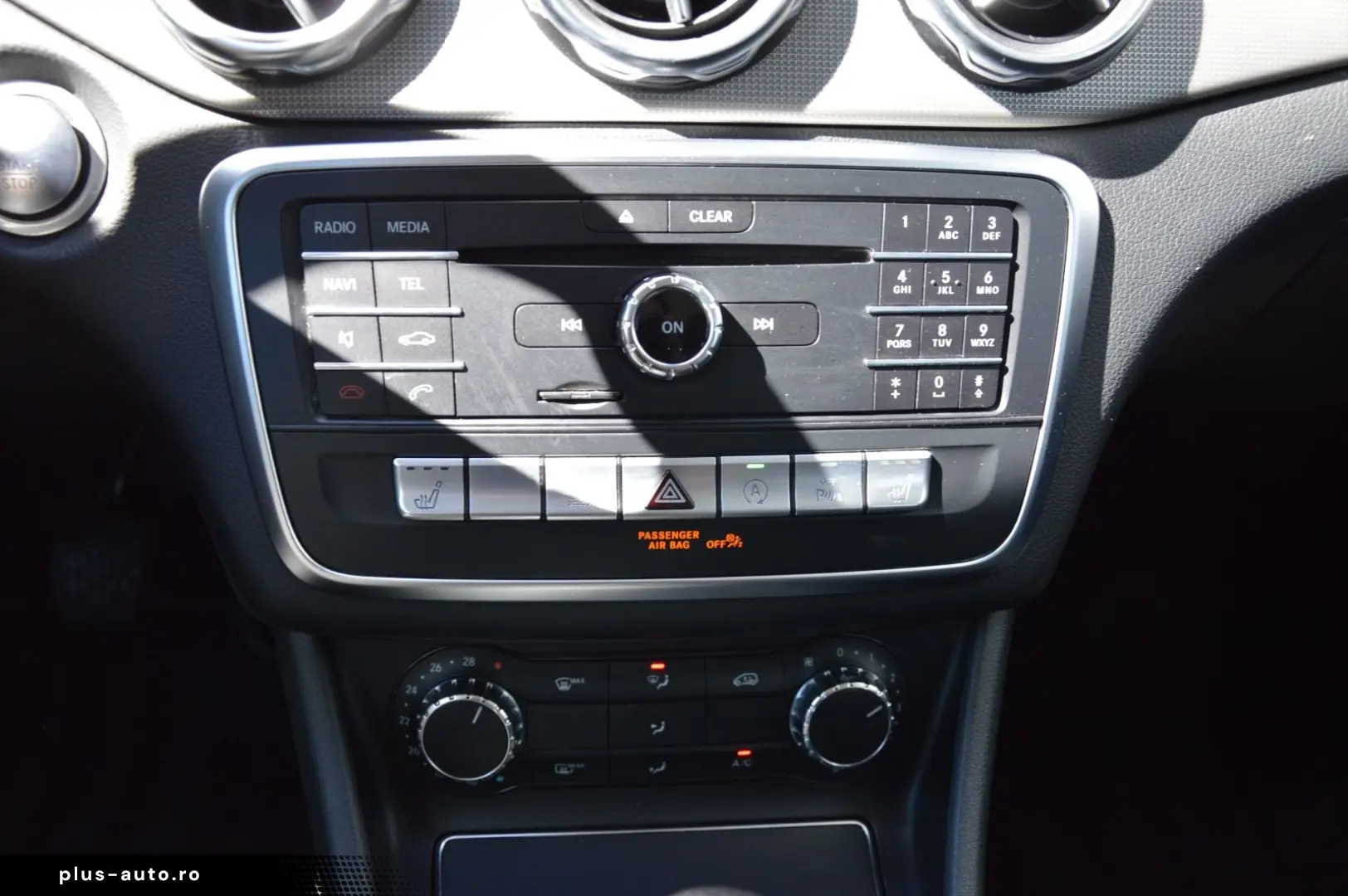 MERCEDES-BENZ GLA 180  NAVI CAM LED HIGH  KEYLESS