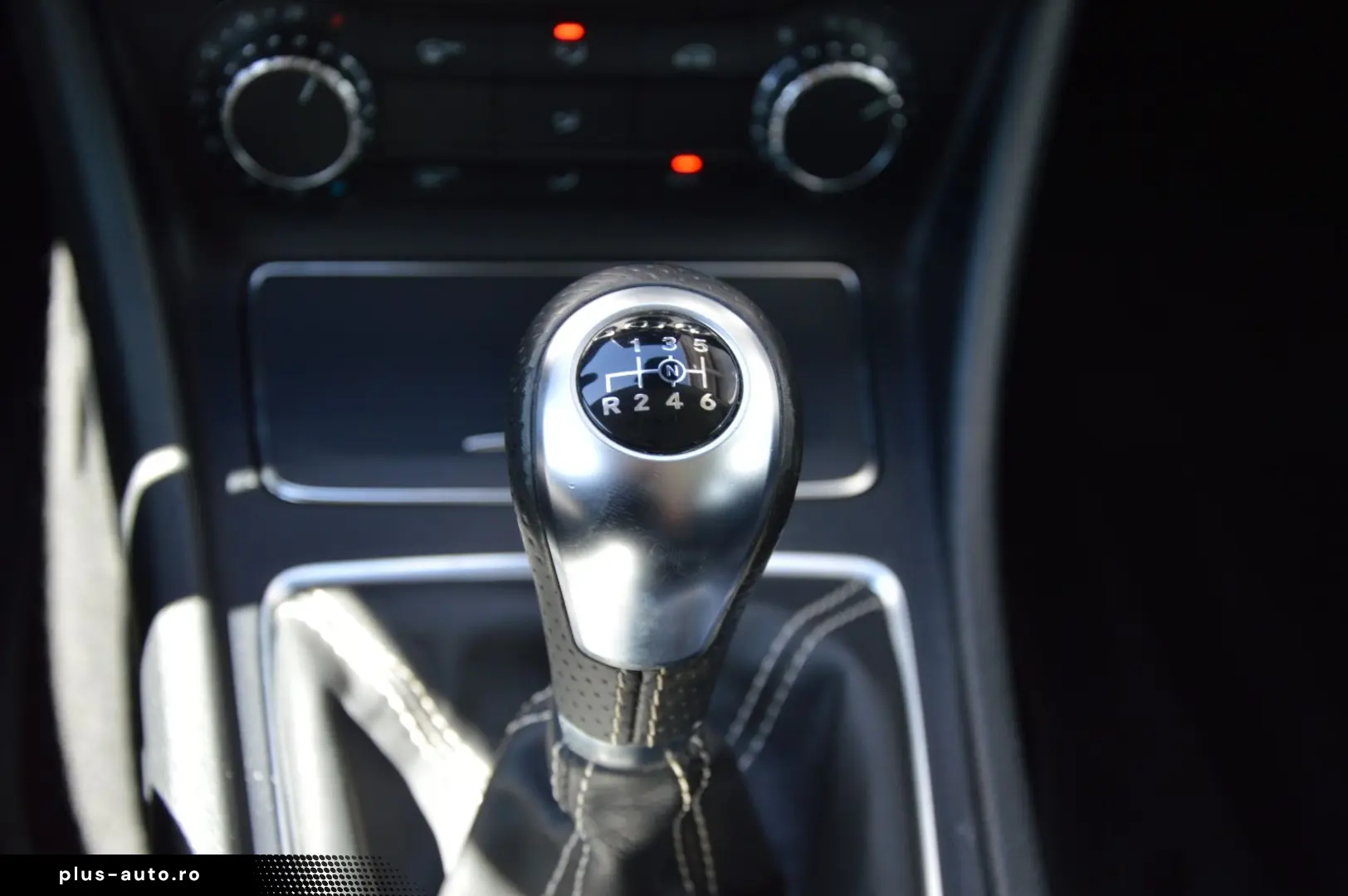 MERCEDES-BENZ GLA 180  NAVI CAM LED HIGH  KEYLESS