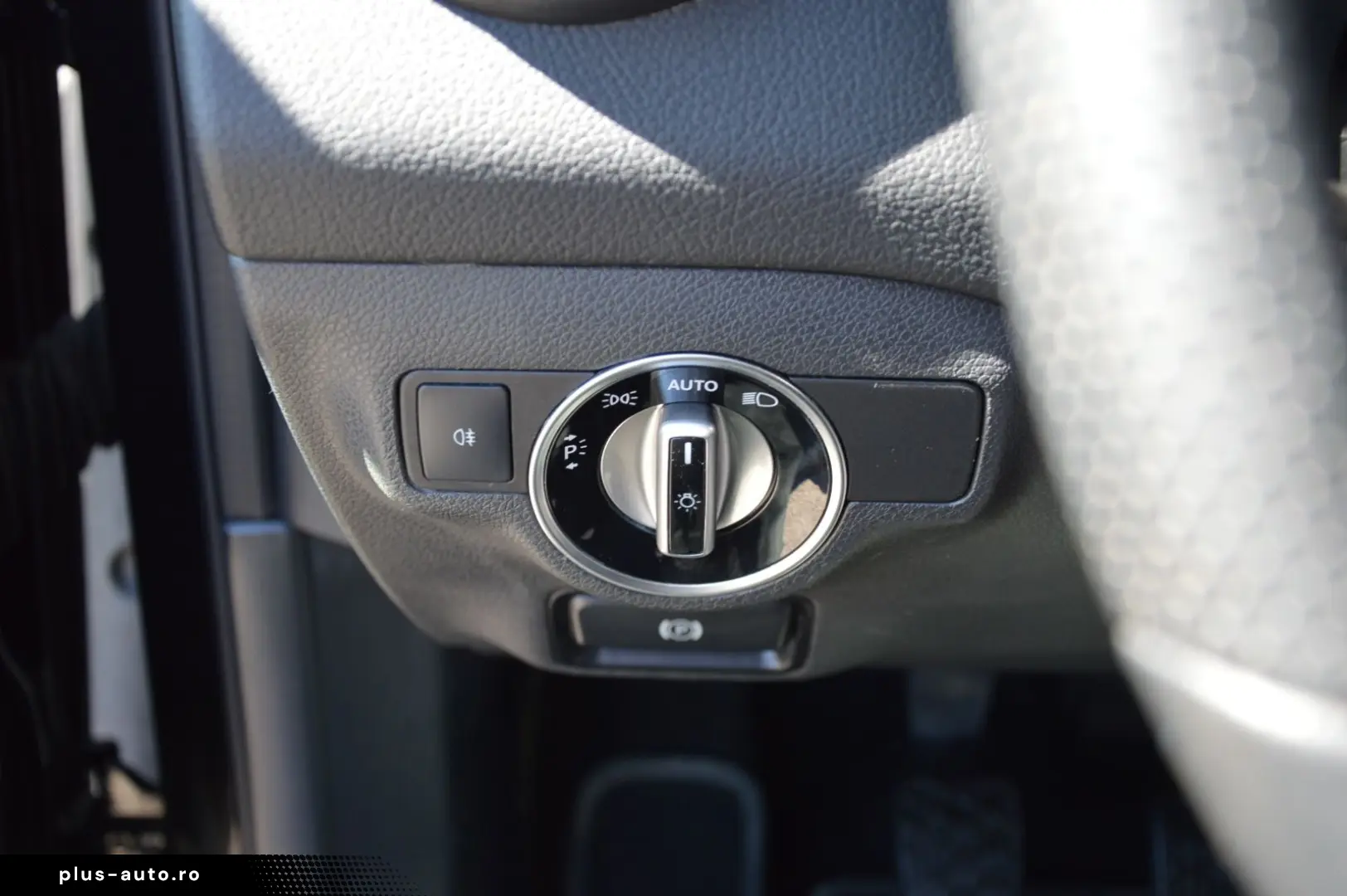 MERCEDES-BENZ GLA 180  NAVI CAM LED HIGH  KEYLESS