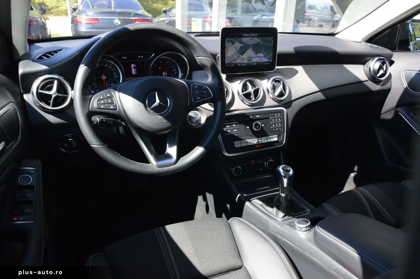 MERCEDES-BENZ GLA 180  NAVI CAM LED HIGH  KEYLESS
