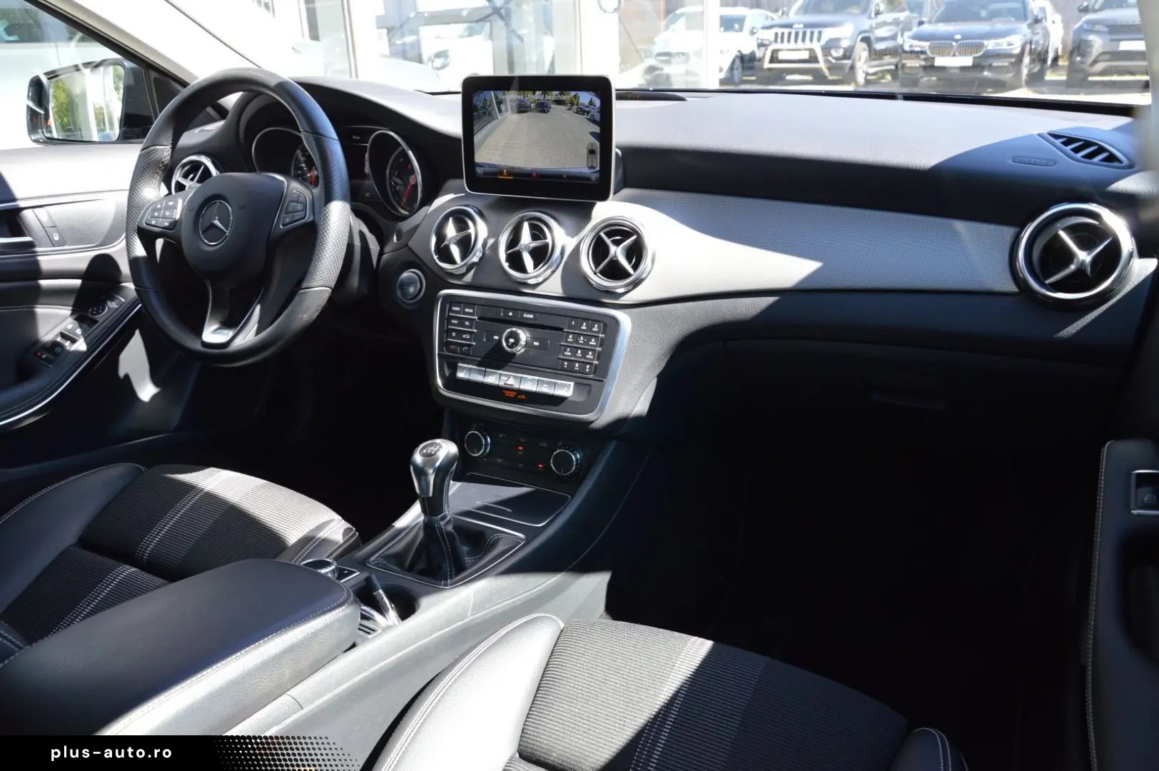 MERCEDES-BENZ GLA 180  NAVI CAM LED HIGH  KEYLESS