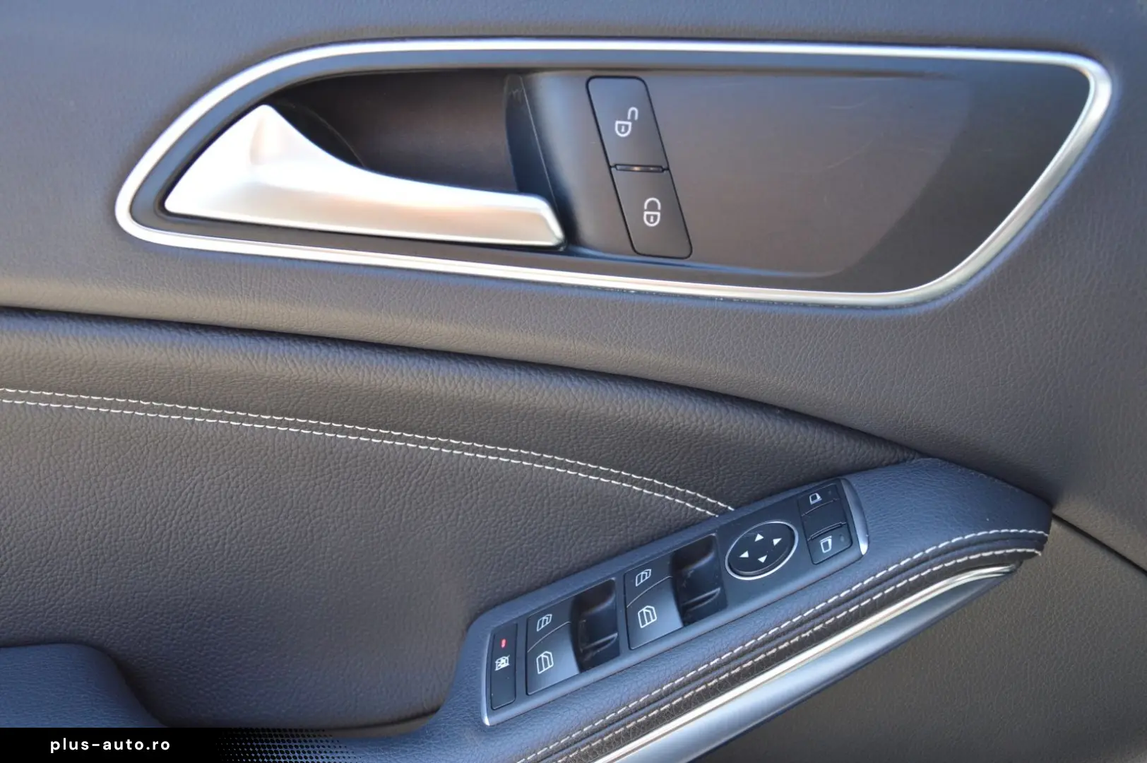 MERCEDES-BENZ GLA 180  NAVI CAM LED HIGH  KEYLESS