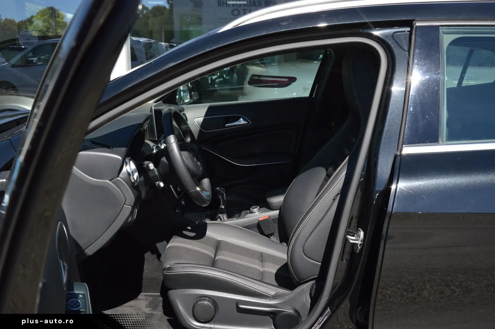 MERCEDES-BENZ GLA 180  NAVI CAM LED HIGH  KEYLESS