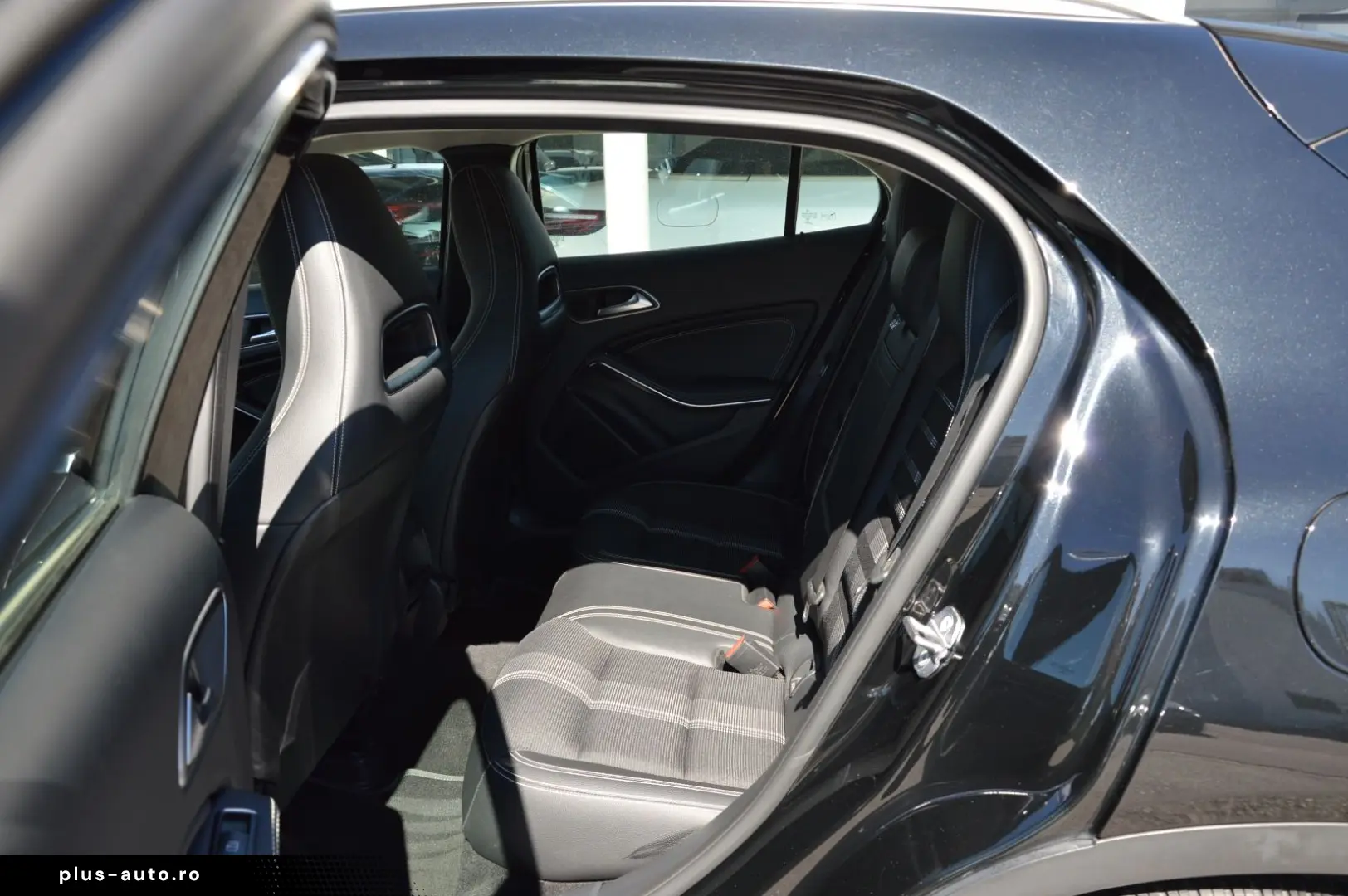 MERCEDES-BENZ GLA 180  NAVI CAM LED HIGH  KEYLESS