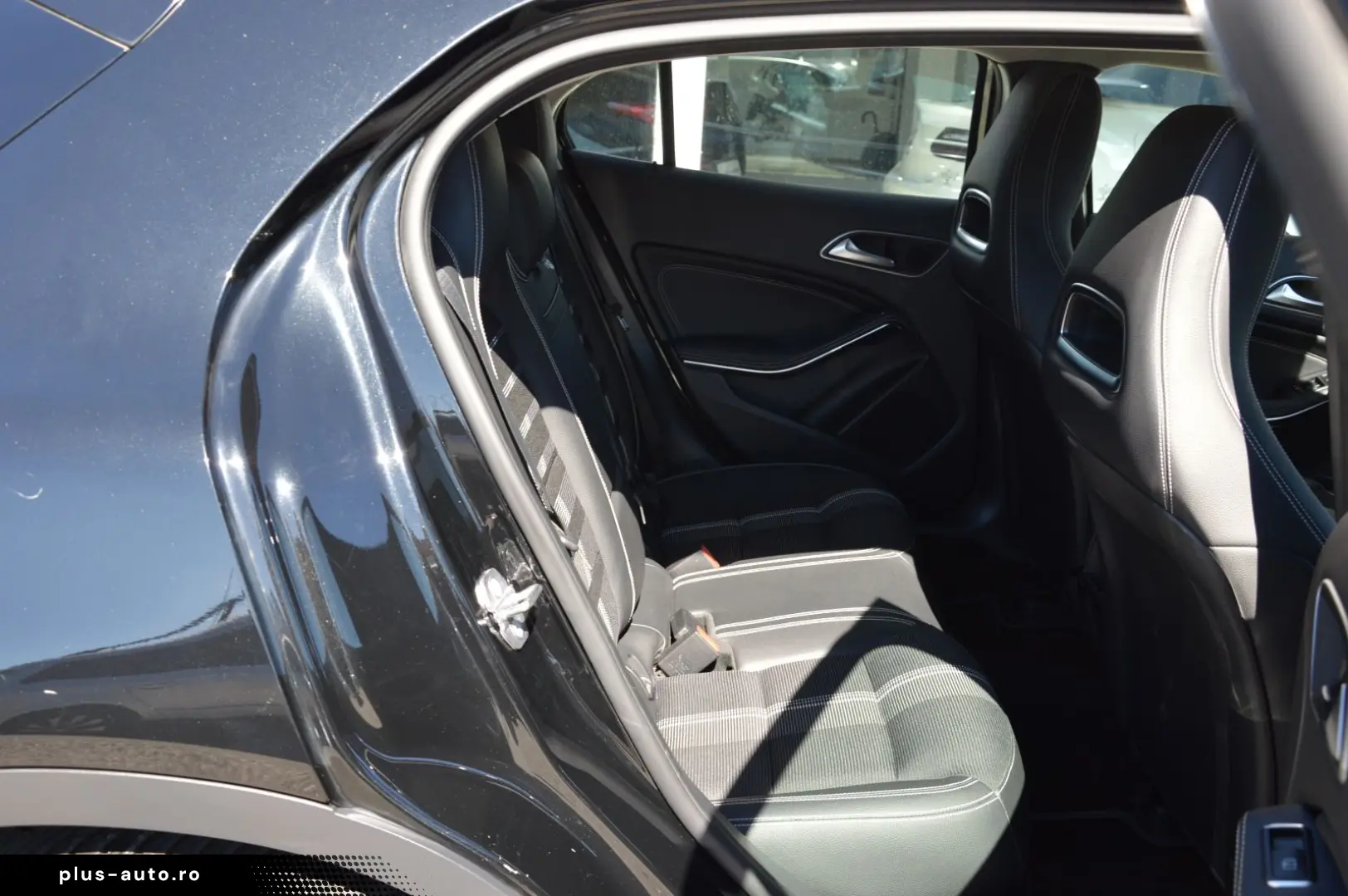 MERCEDES-BENZ GLA 180  NAVI CAM LED HIGH  KEYLESS