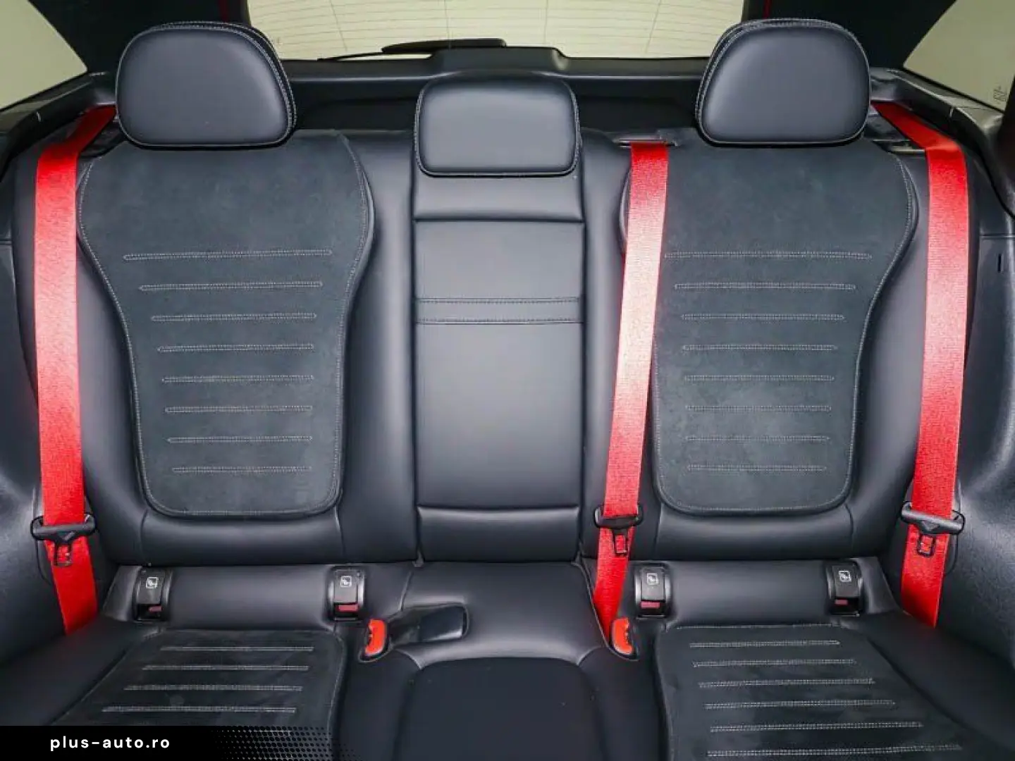 MERCEDES-BENZ GLC 200 4M AMG NIGHT PANO AHK BURM3D DISTR 360