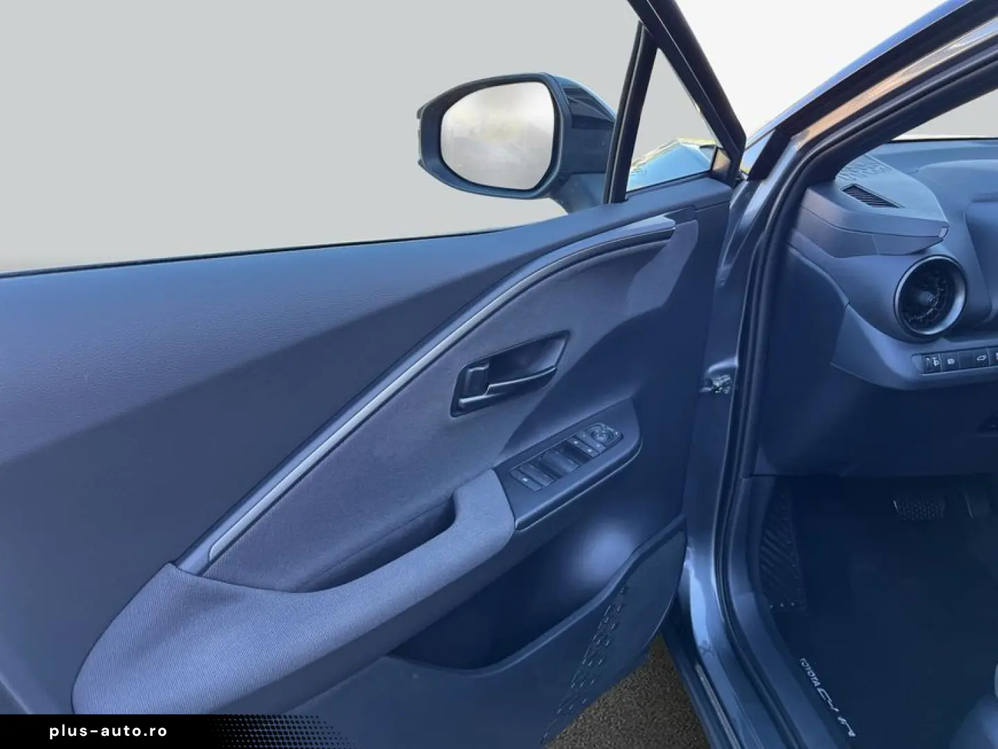TOYOTA C-HR 2025 — imagine 18