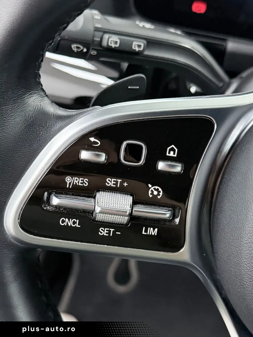 MERCEDES-BENZ EQA 300 4Matic-Progressive- LED-KAM-AMB-MBUX