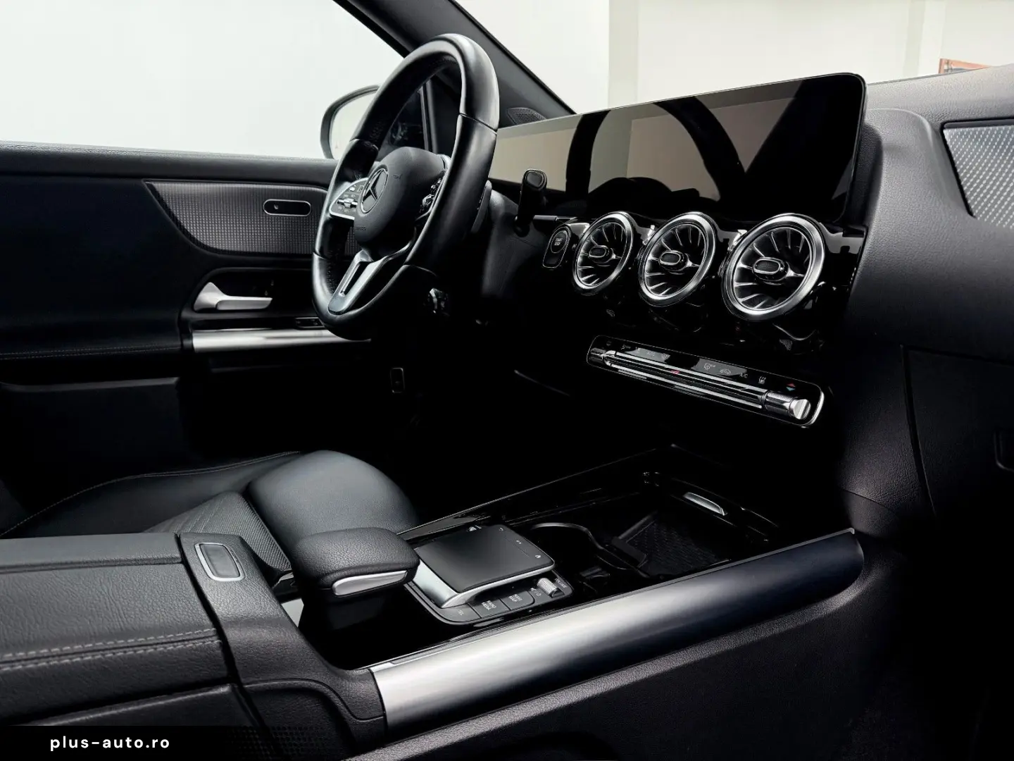 MERCEDES-BENZ EQA 300 4Matic-Progressive- LED-KAM-AMB-MBUX