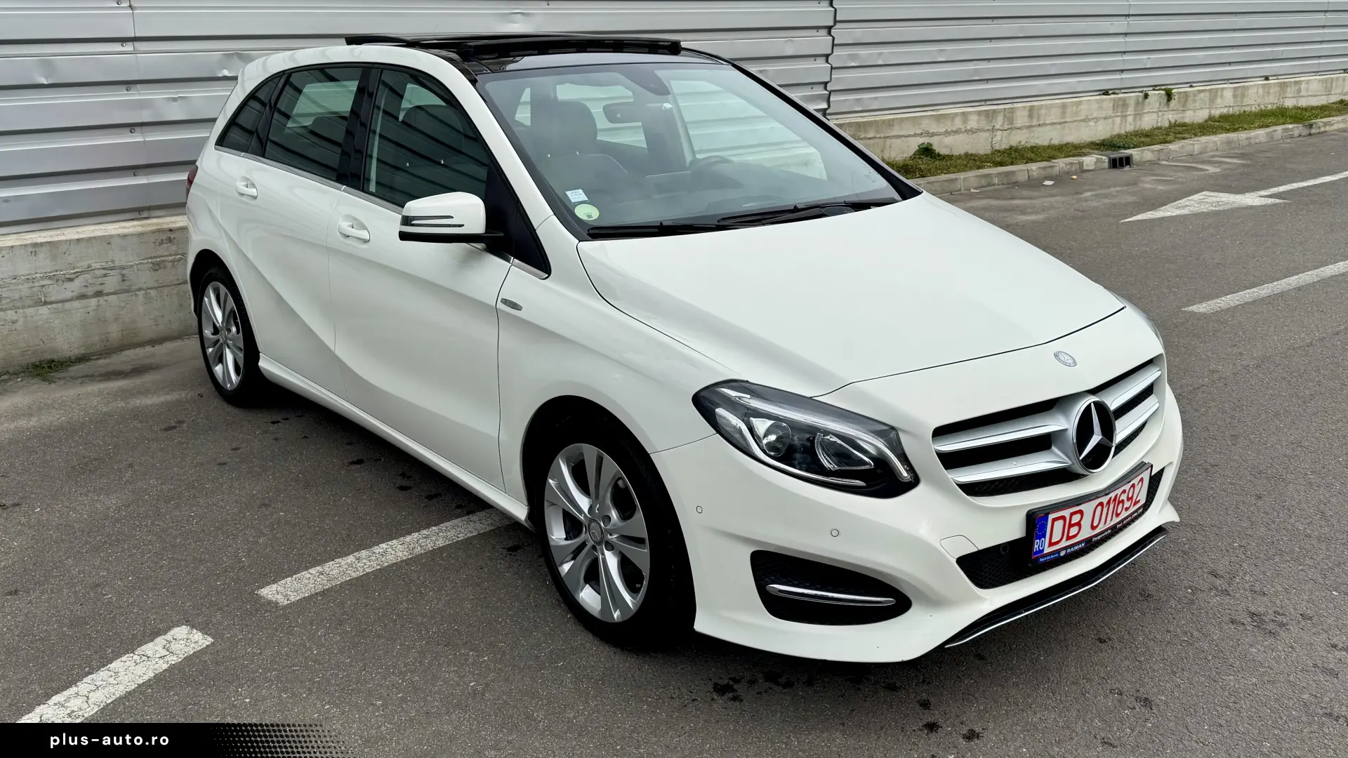 Mercedes-Benz B 180 7G-Tronic Panoramic Euro 6 fara AdBlue