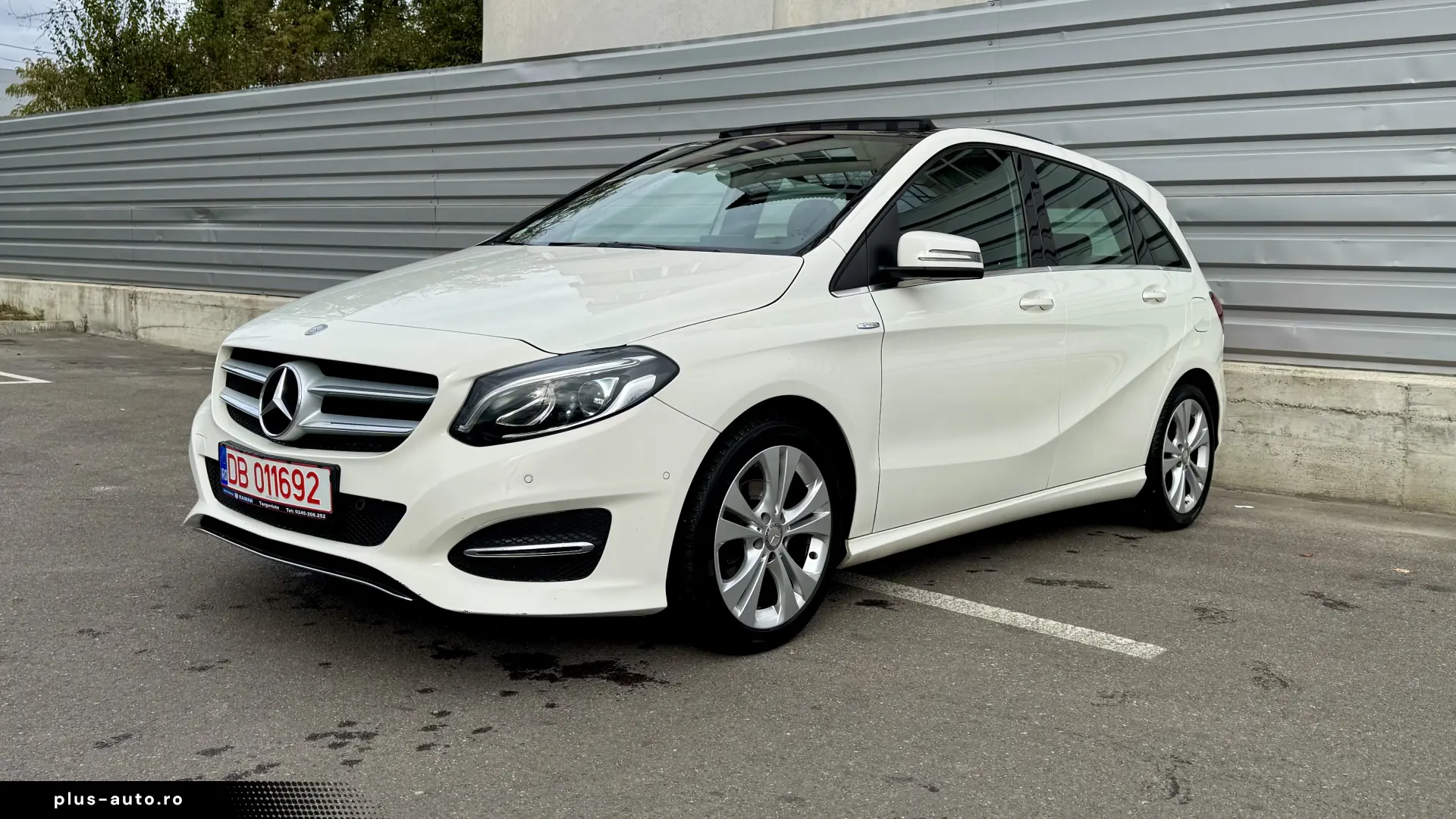 Mercedes-Benz B 180 7G-Tronic Panoramic Euro 6 fara AdBlue