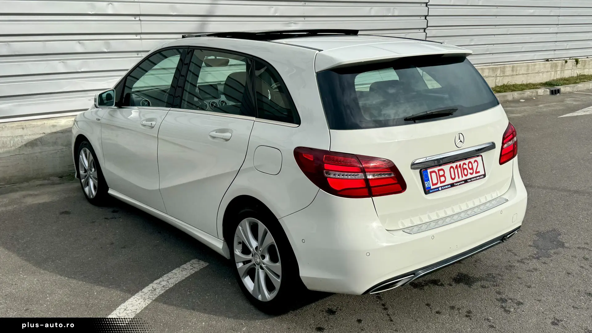 Mercedes-Benz B 180 7G-Tronic Panoramic Euro 6 fara AdBlue