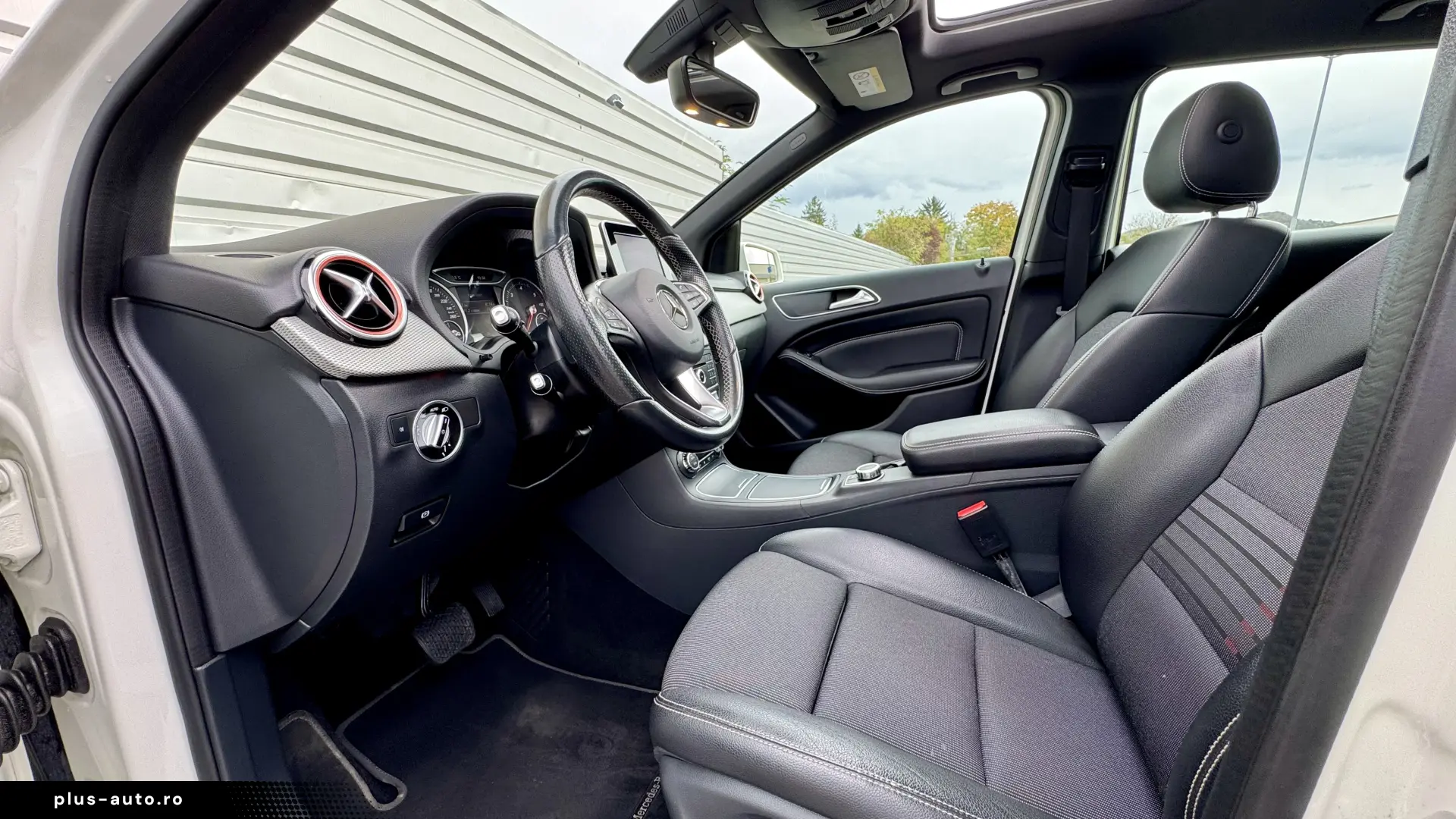 Mercedes-Benz B 180 7G-Tronic Panoramic Euro 6 fara AdBlue