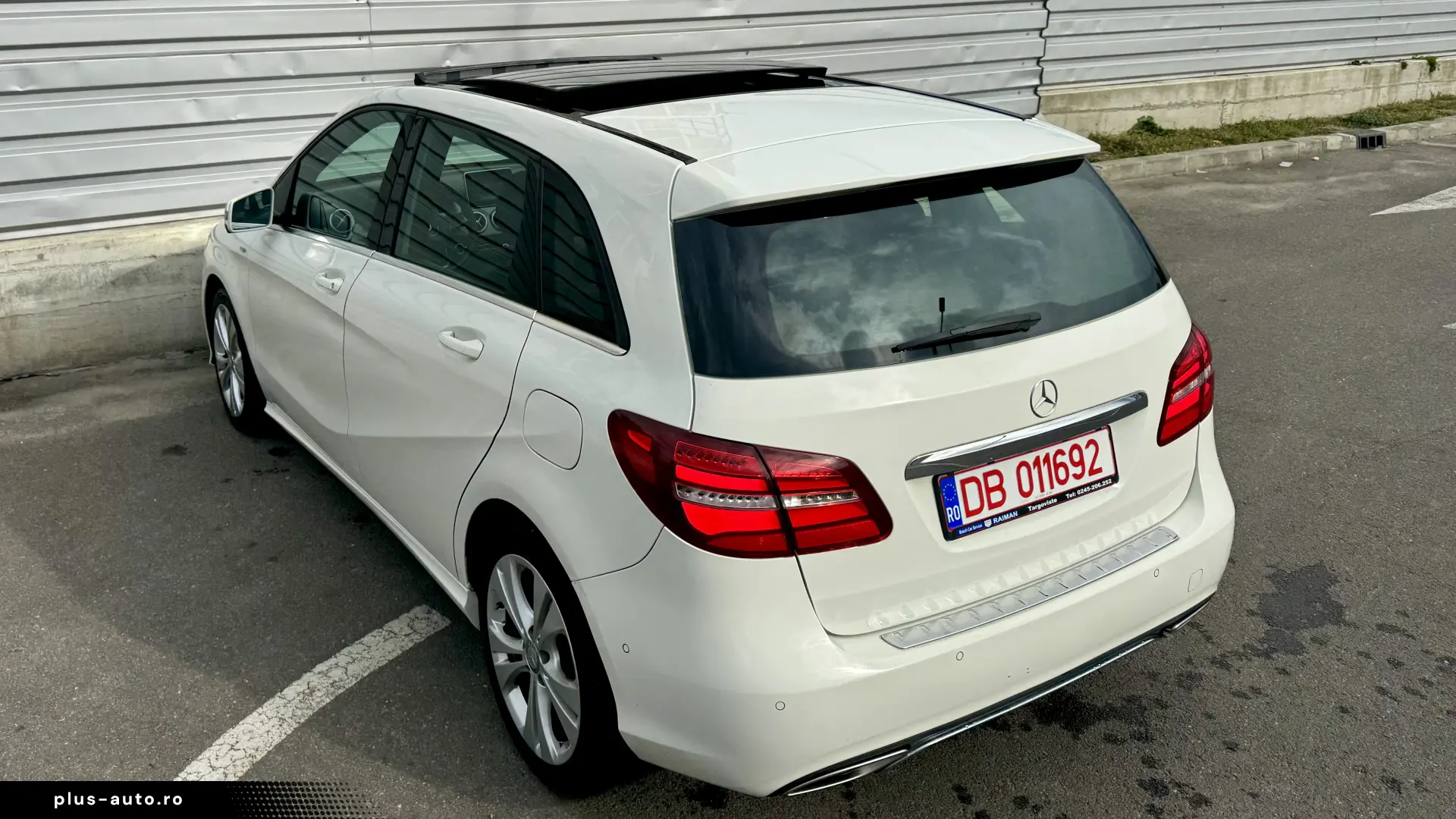 Mercedes-Benz B 180 7G-Tronic Panoramic Euro 6 fara AdBlue