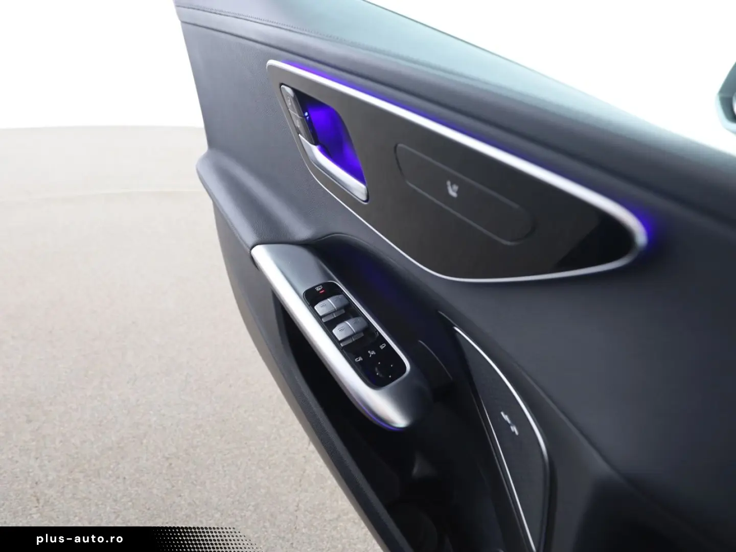 MERCEDES-BENZ C 300 AMG Digital Light Night