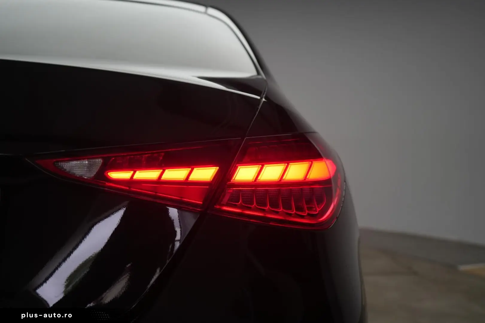 MERCEDES-BENZ C 300 9G-Tronic AMG