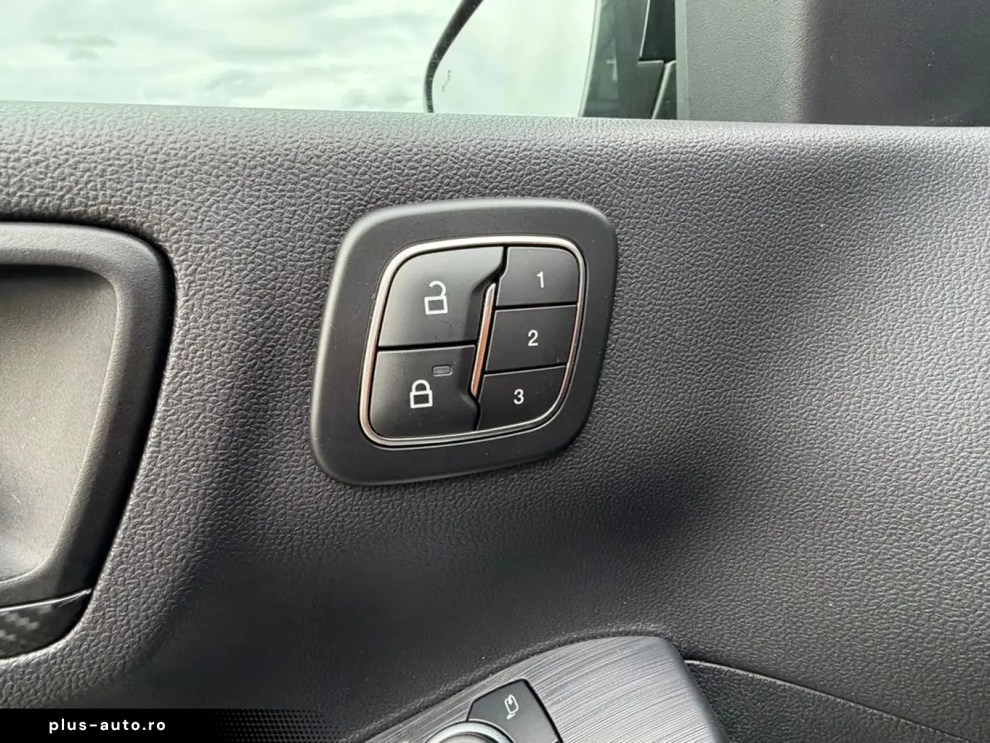 Ford Kuga ST-Line X 2.5 Plug In Hybrid 243 CP