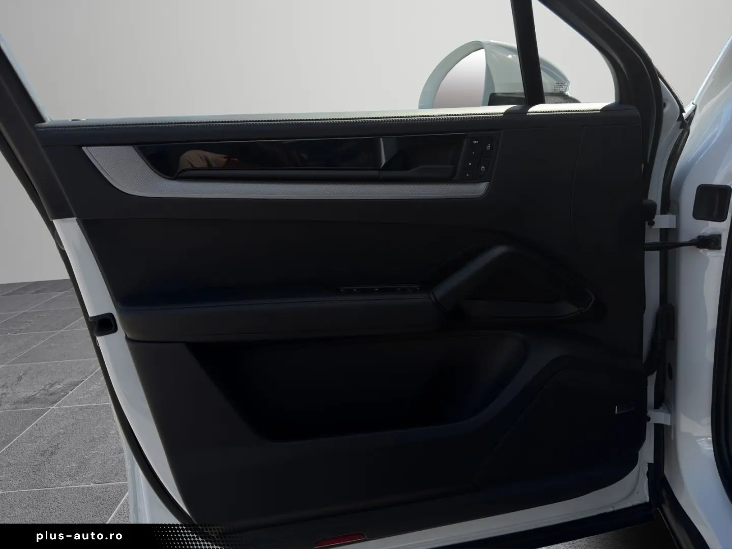 PORSCHE Cayenne E-Hybrid Coupe   InnoDrive   BOSE   AHK