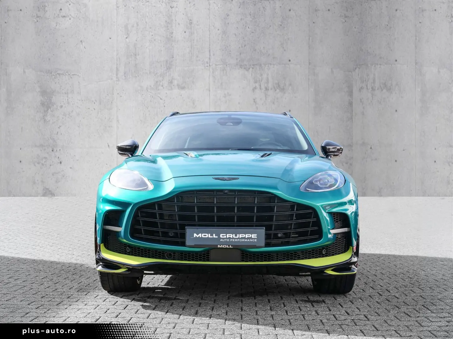ASTON MARTIN DBX707 Podium Green  Auto Park Assist