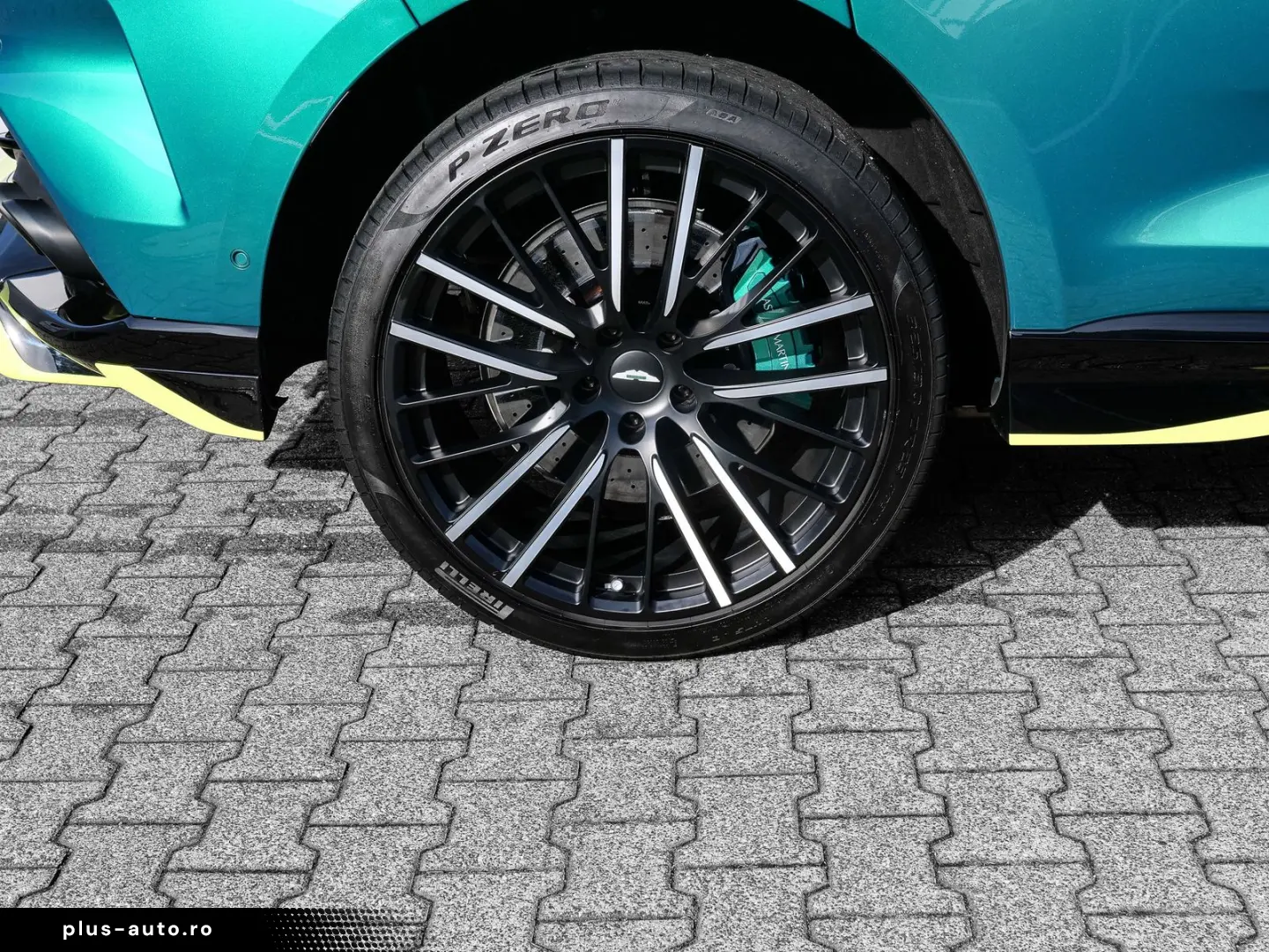ASTON MARTIN DBX707 Podium Green  Auto Park Assist