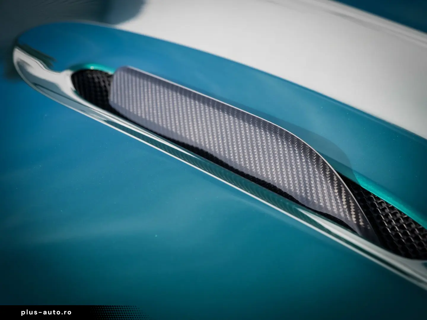 ASTON MARTIN DBX707 Podium Green  Auto Park Assist