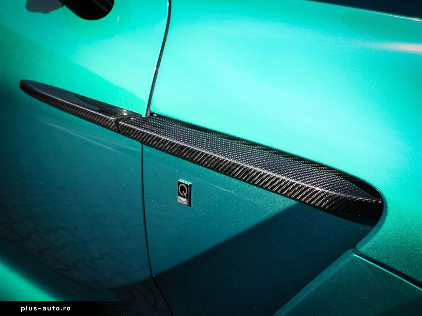 ASTON MARTIN DBX707 Podium Green  Auto Park Assist