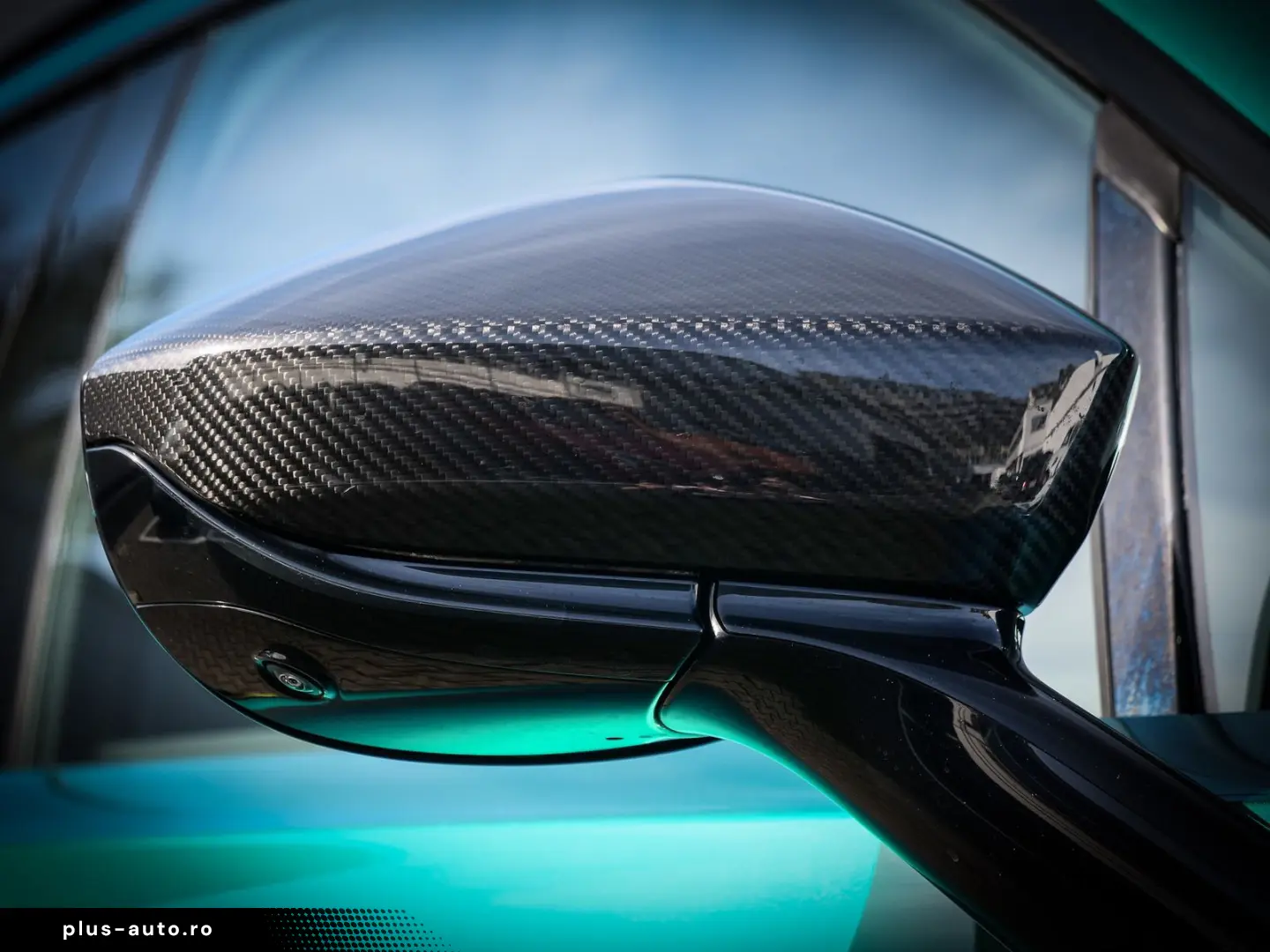 ASTON MARTIN DBX707 Podium Green  Auto Park Assist