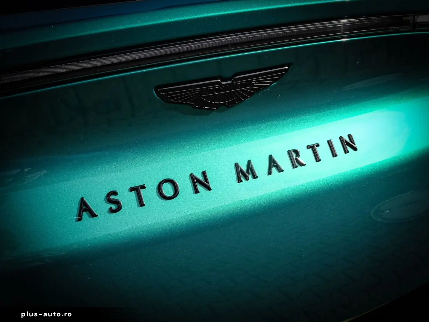 ASTON MARTIN DBX707 Podium Green  Auto Park Assist