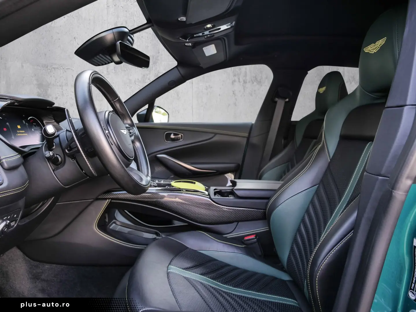 ASTON MARTIN DBX707 Podium Green  Auto Park Assist
