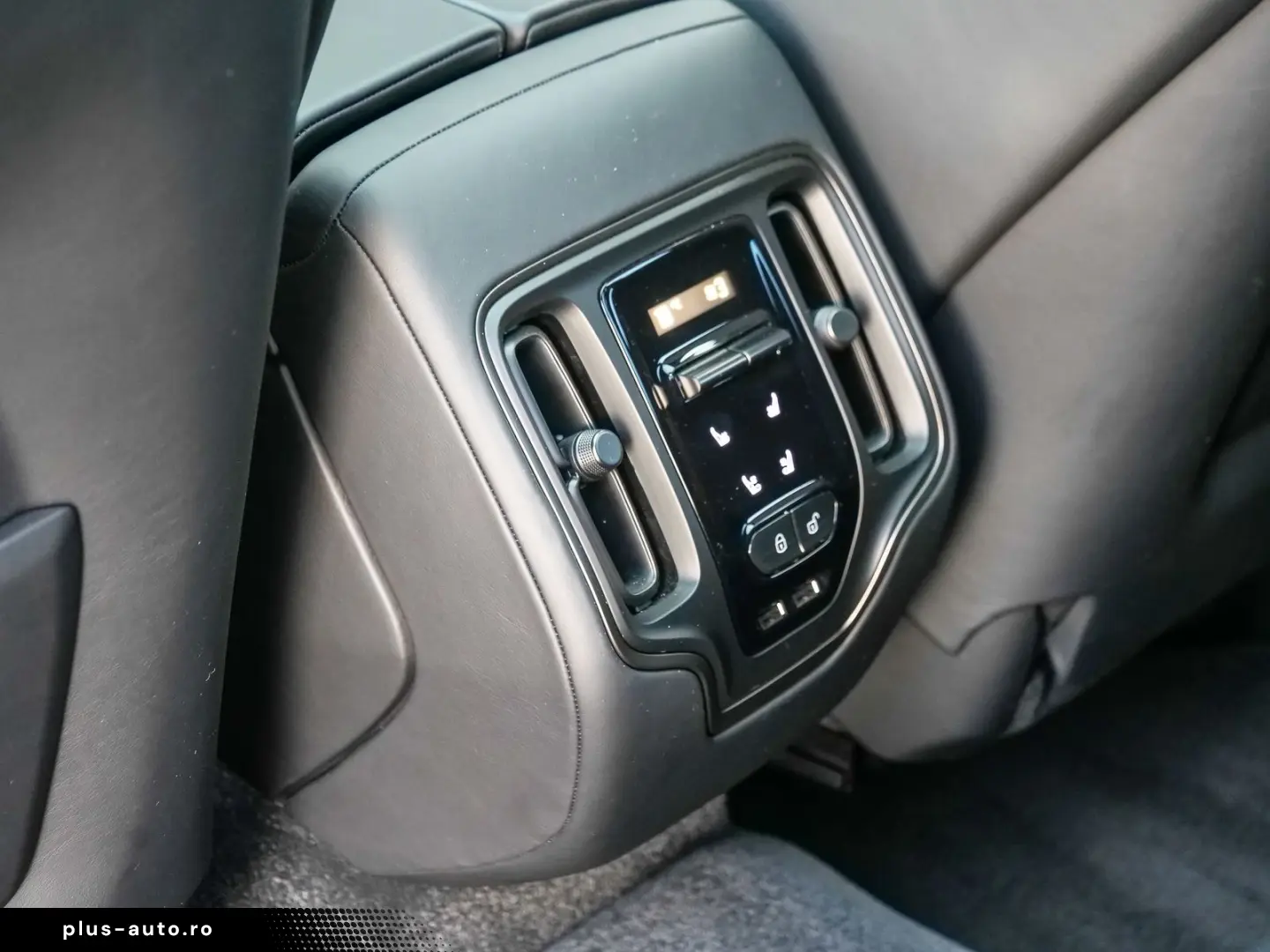 ASTON MARTIN DBX707 Podium Green  Auto Park Assist