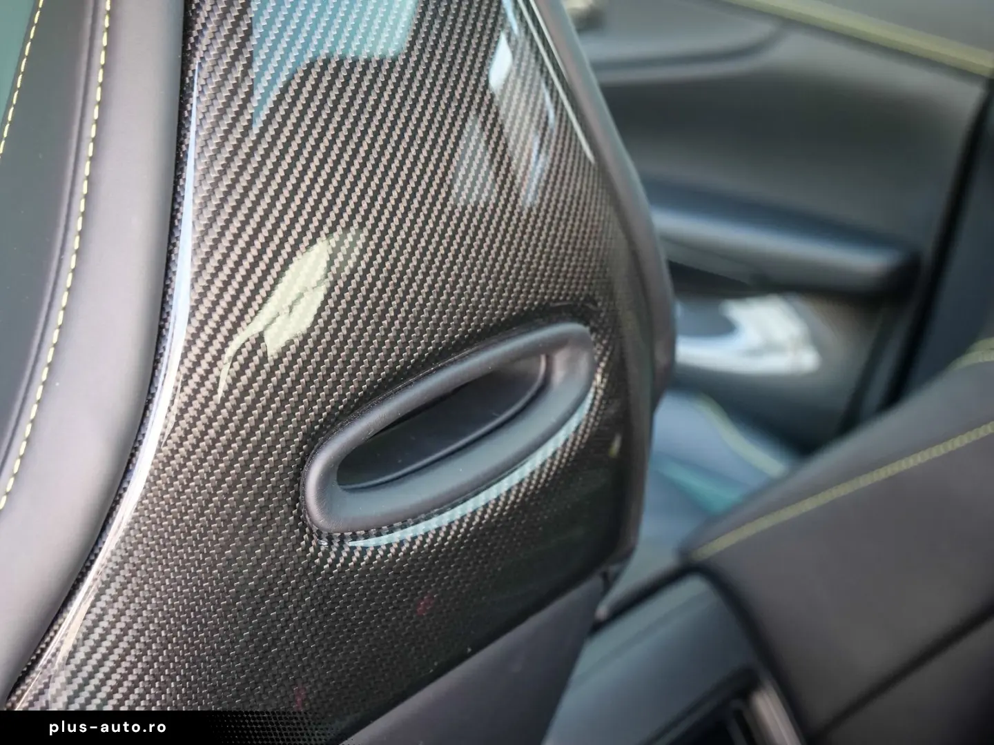 ASTON MARTIN DBX707 Podium Green  Auto Park Assist