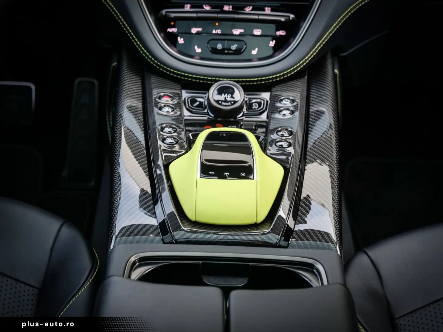 ASTON MARTIN DBX707 Podium Green  Auto Park Assist