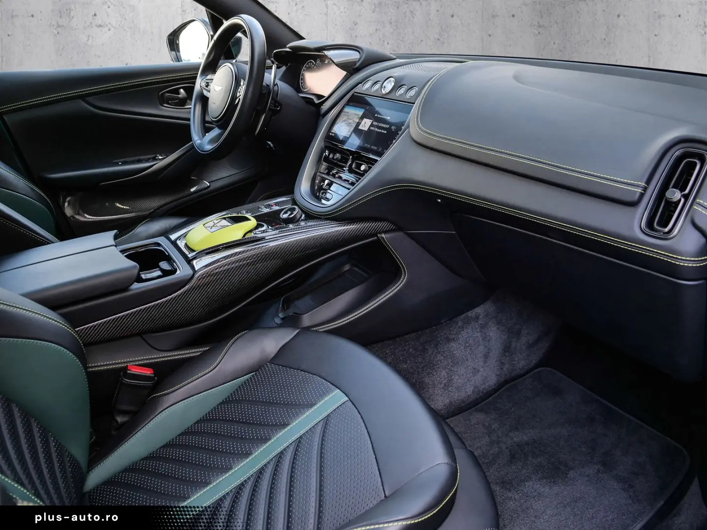 ASTON MARTIN DBX707 Podium Green  Auto Park Assist