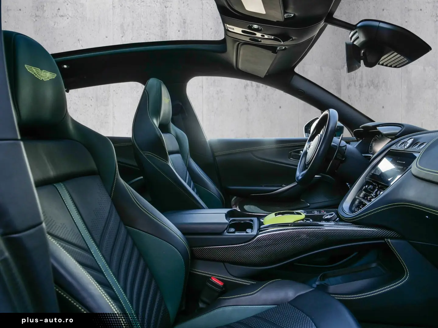 ASTON MARTIN DBX707 Podium Green  Auto Park Assist