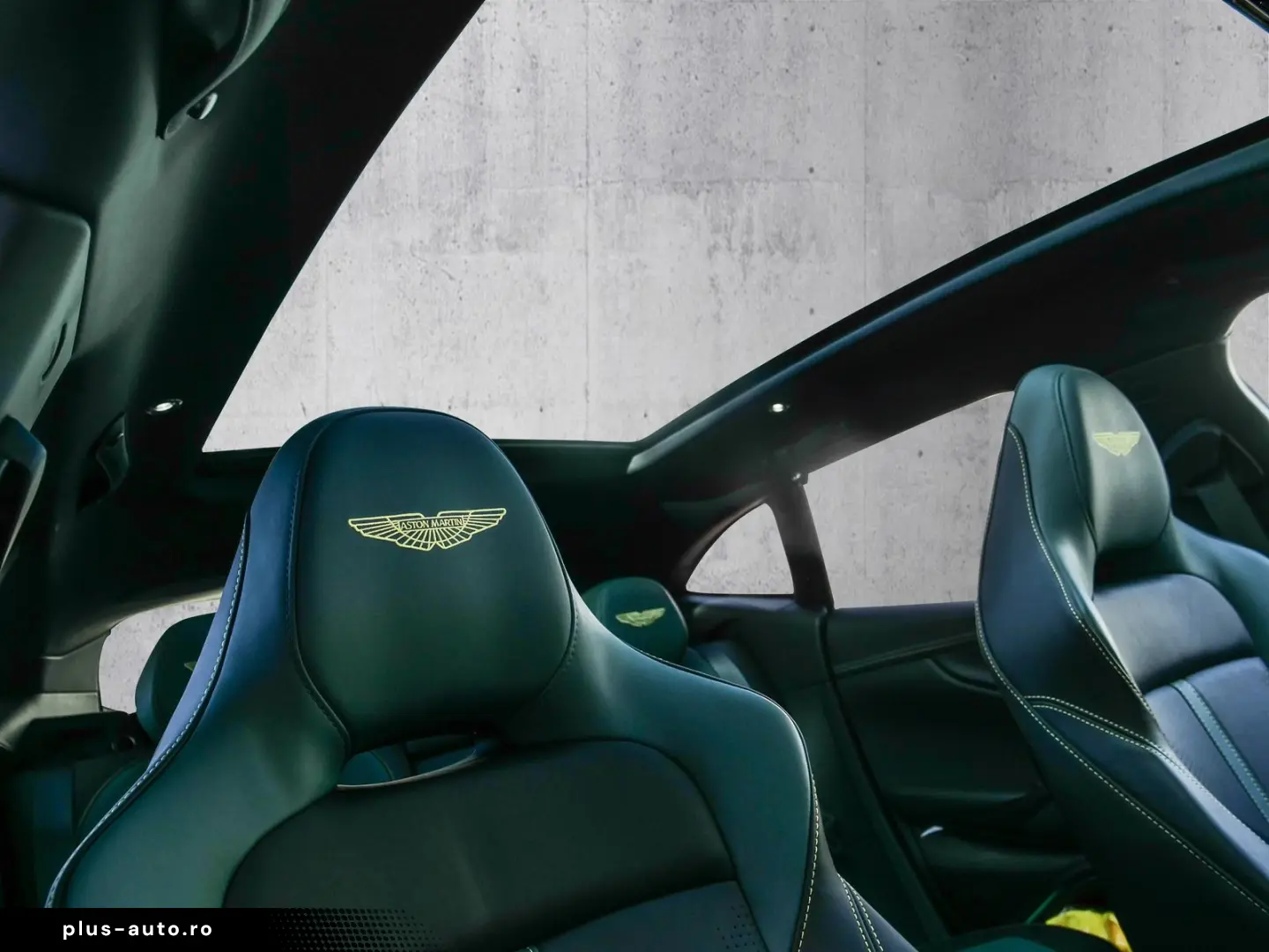 ASTON MARTIN DBX707 Podium Green  Auto Park Assist