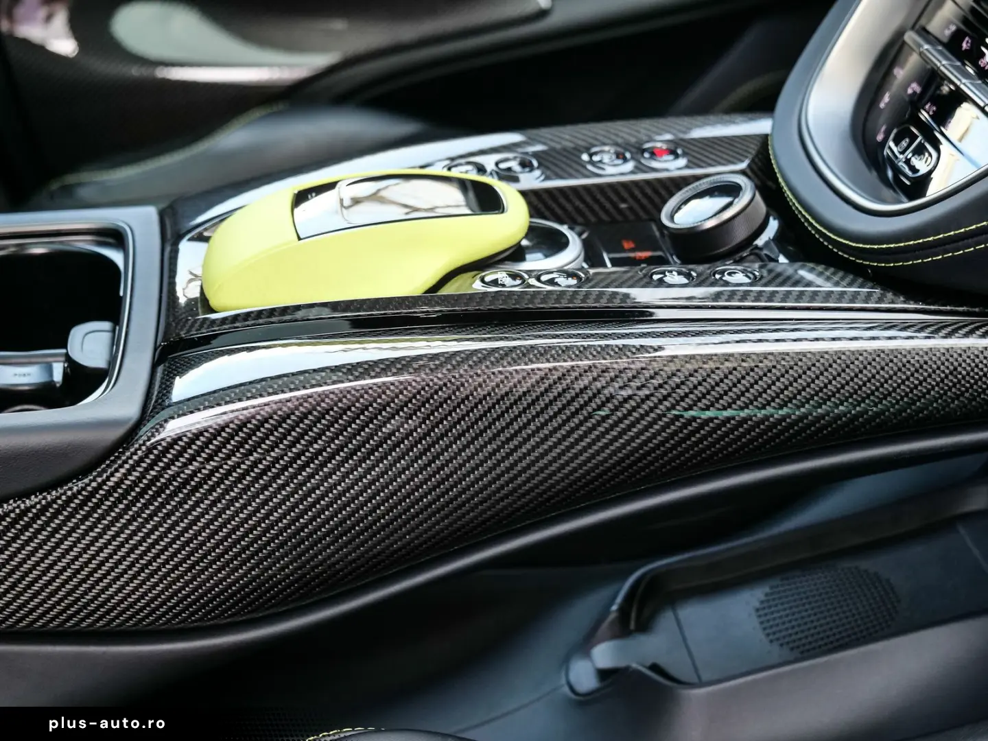 ASTON MARTIN DBX707 Podium Green  Auto Park Assist